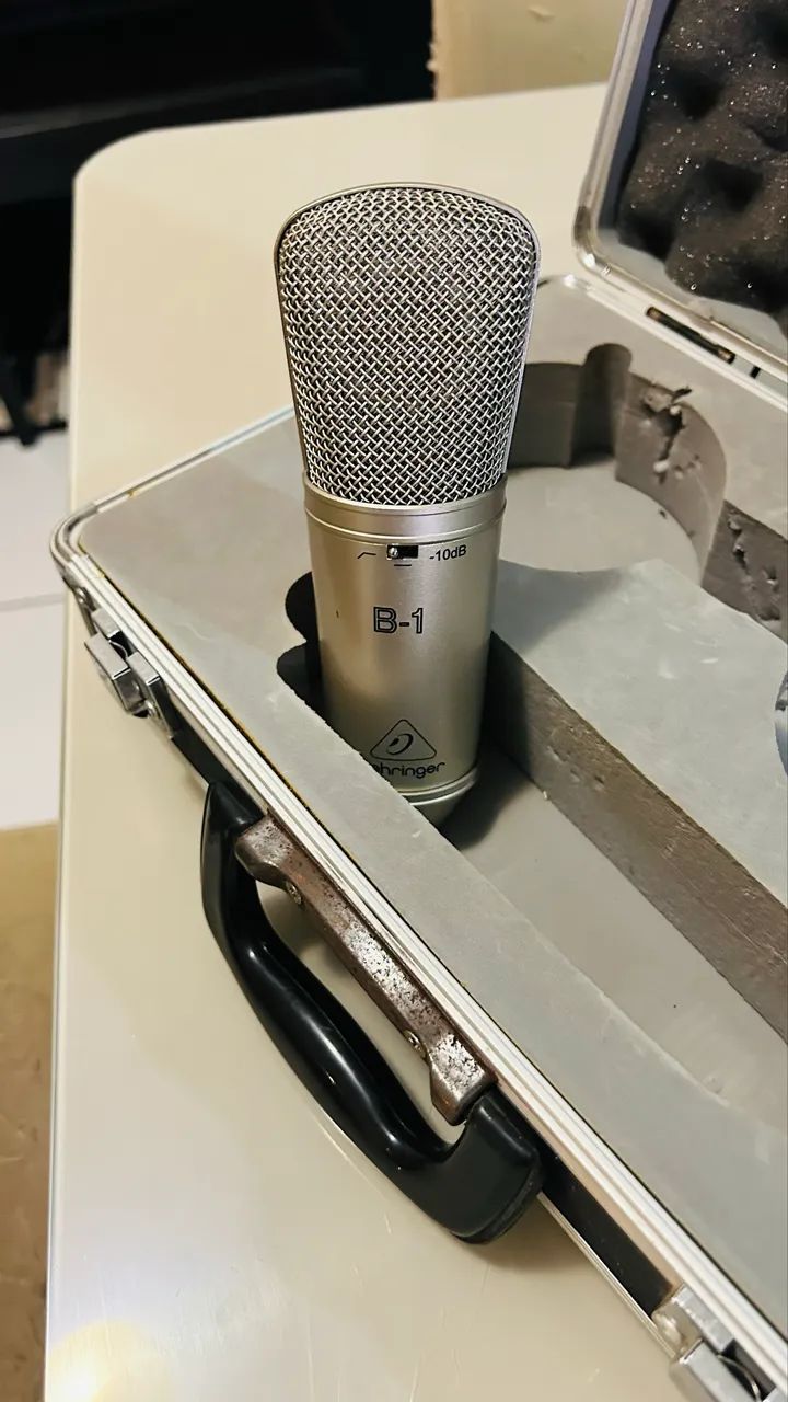 Microfone condensador Behringer B1