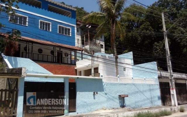 Casa Duplex no Recanto com 3 Qts, sendo 2 Suítes prox. A praia.