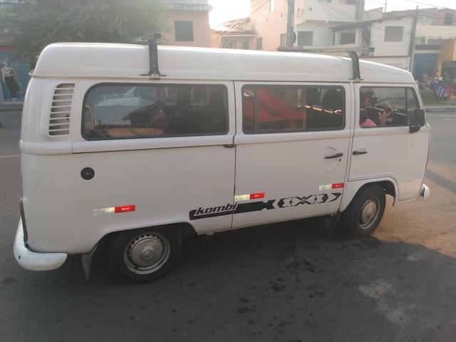 Vendo uma Kombi 2010 . 2011aceito troca em Topic 2012 eu dou volta