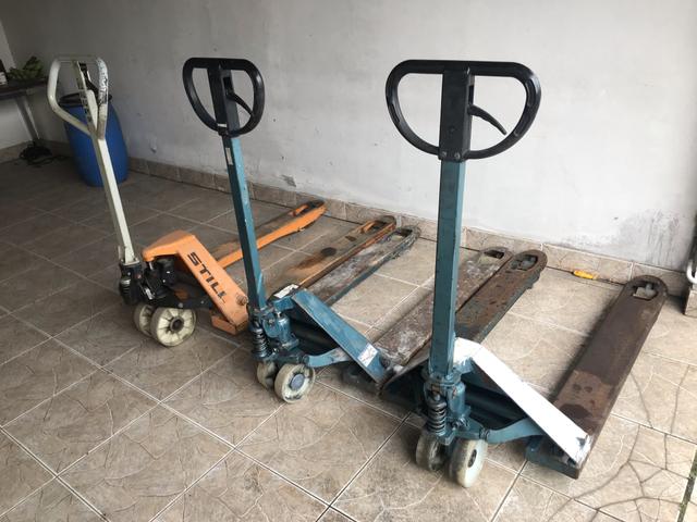 Paleteira transpaleteira 2 toneladas - Foto 2