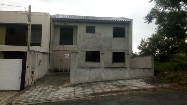 Sobrado com 138,38m² de área construída na Vila Bancária faltando acabamentos