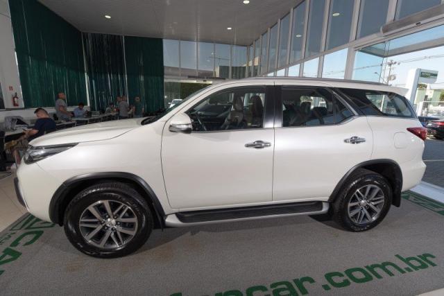 TOYOTA HILUX SW4 SRX 2.8 16V TURBO DIESEL 4X4 AUT./2017 - Foto 3