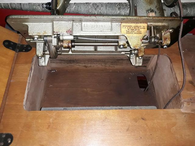 Máquina de costura antiga - Foto 6