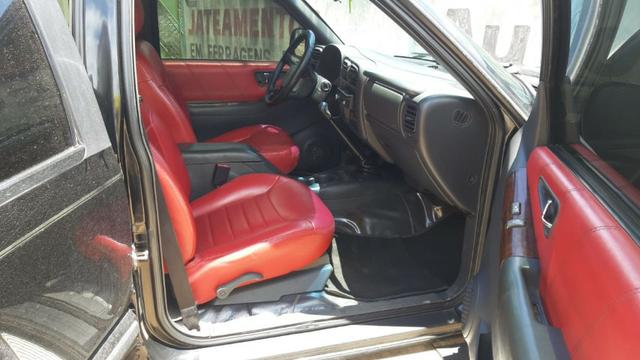 Blazer Executive 2.8 Turbo 4x4 Diesel ano 2005/2006 modelo 2006 motor MWM - Foto 10