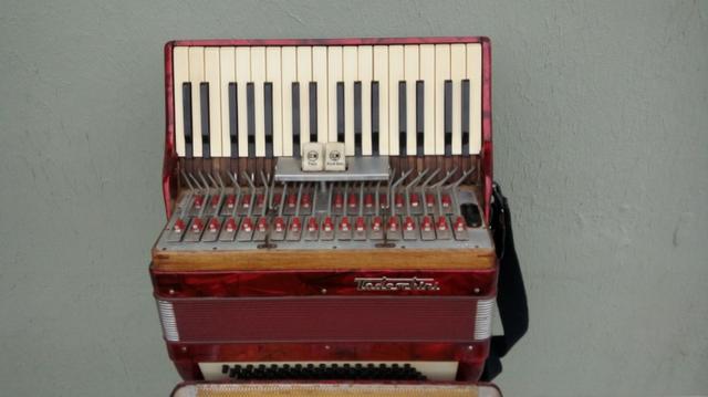 Acordeon/Gaita/Sanfona Todeschini 80 bx Selo verde - Foto 5