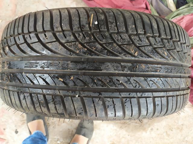 Vendo roda 19 com pneus novos - Foto 2