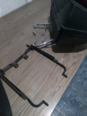 Baú, bauleto(com suporte) ,trilho e capacetes. TORRO! - Foto 3