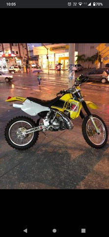 MOTO SUZUKI