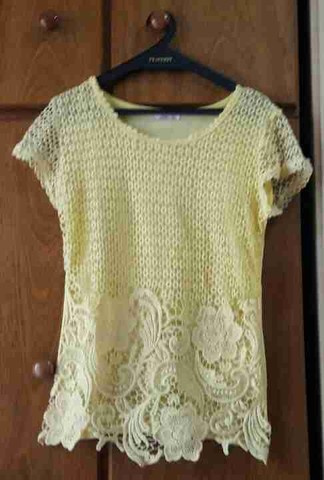 Blusa feminina manga curta com renda