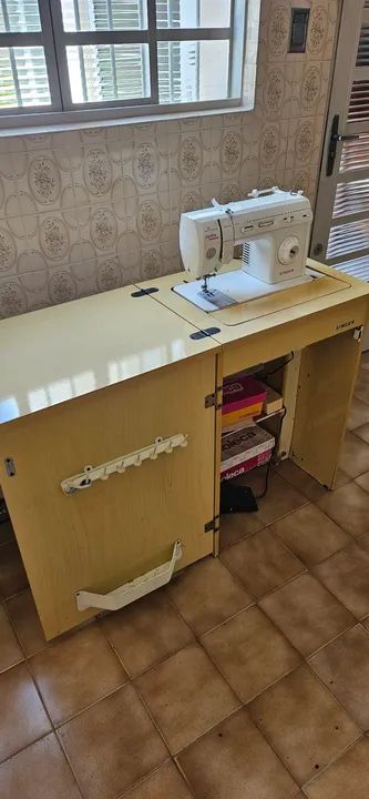 Máquina de Costura Singer com Gabinete - Foto 3