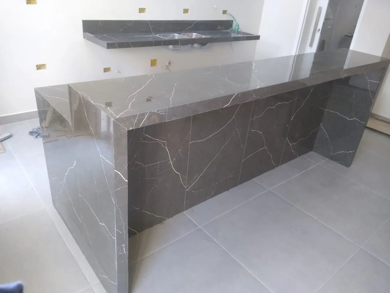 Pia escupida em porcelanato  - Foto 6