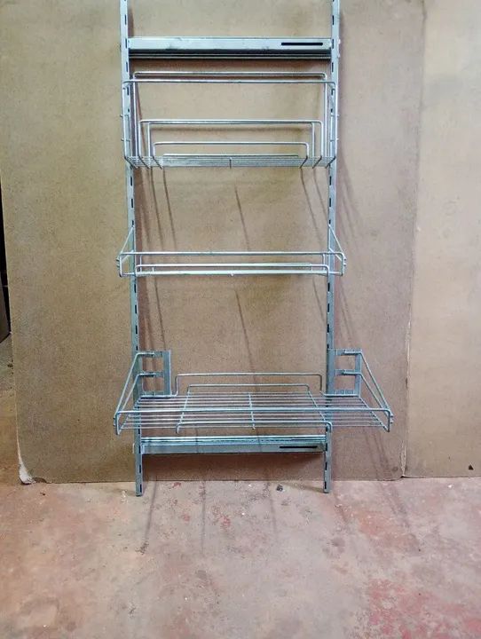 Wire display basket with shelf.64330585904643121
