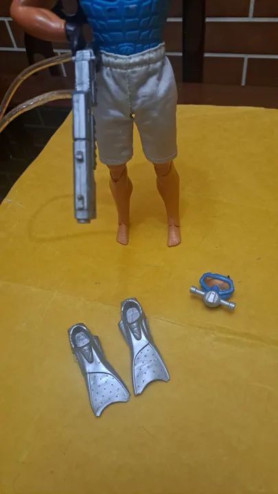 Boneco max steel arma de água  - Foto 3