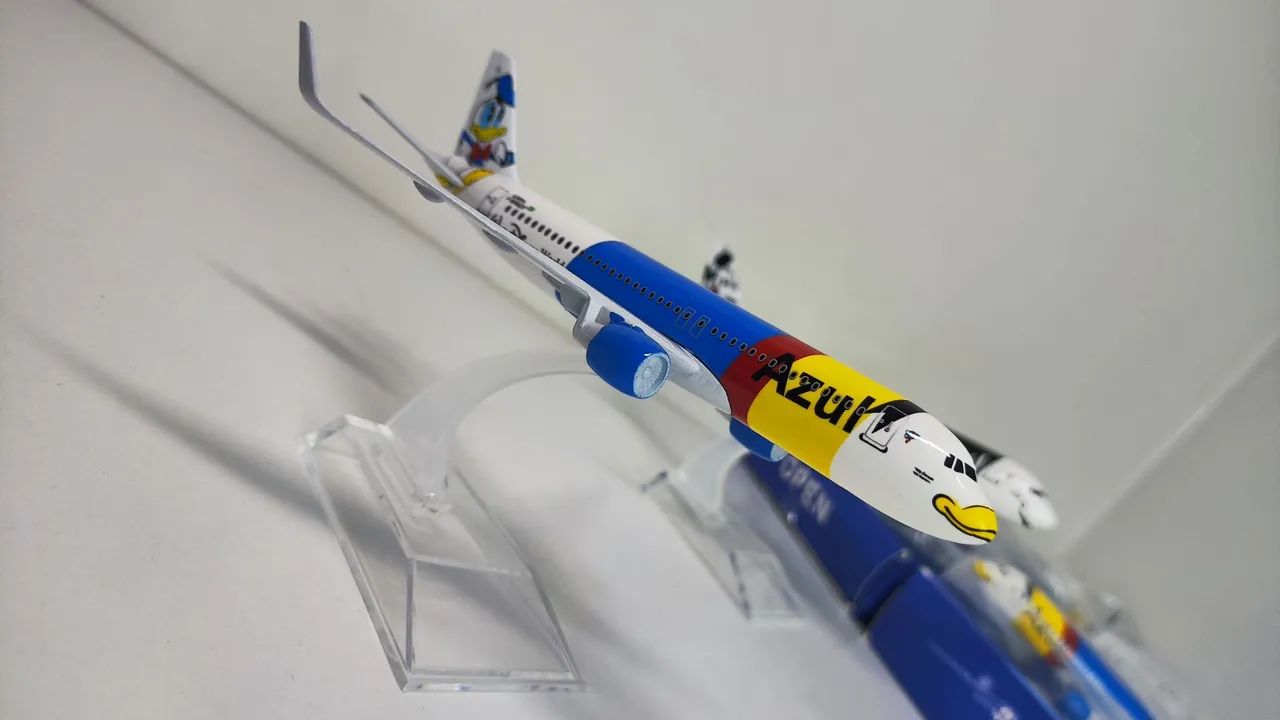 Aviões em metal escala 1/400 com base de acrílico  - Foto 4