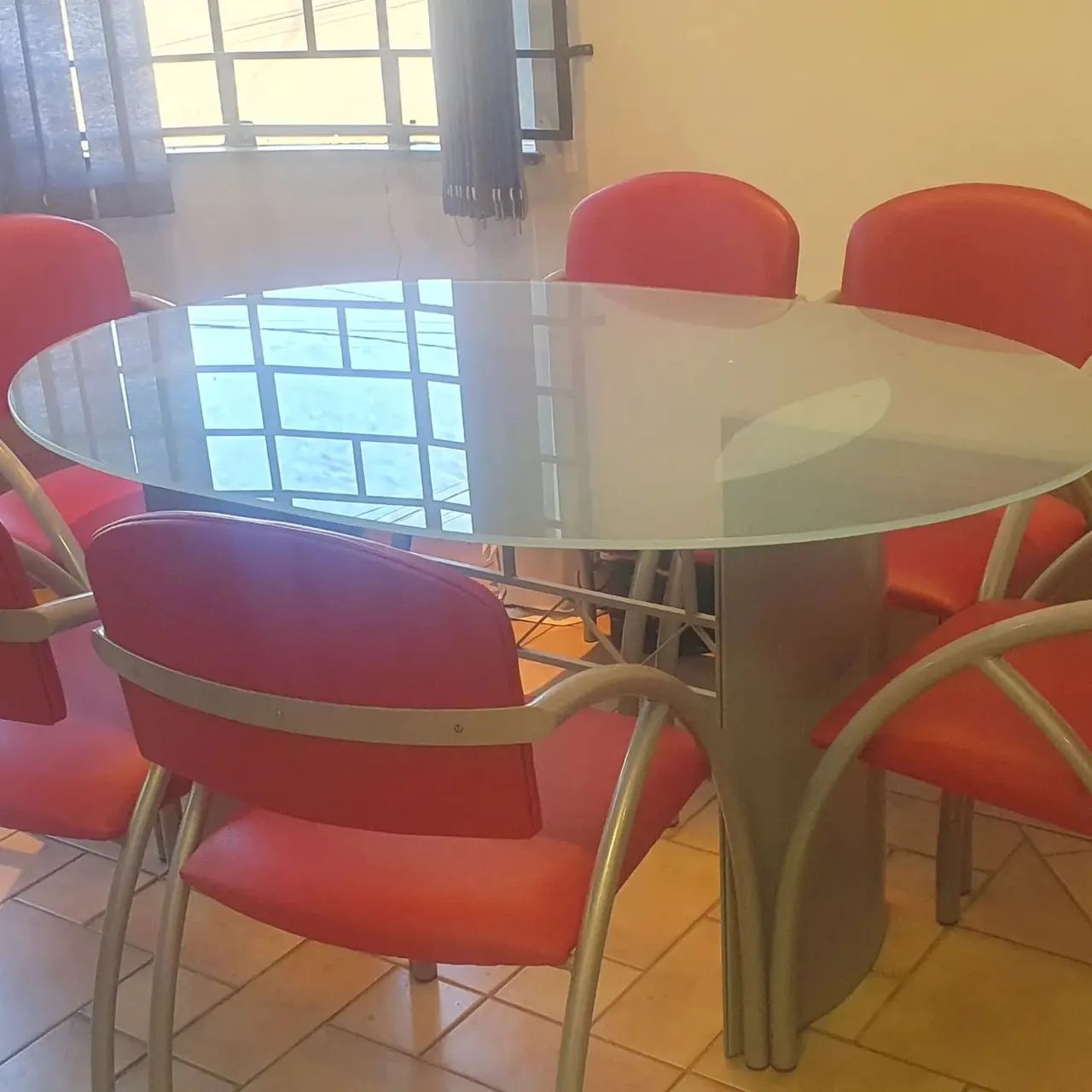 *MESA DE JANTAR MODERNA! Alumínio Cinza com Design Atemporal*