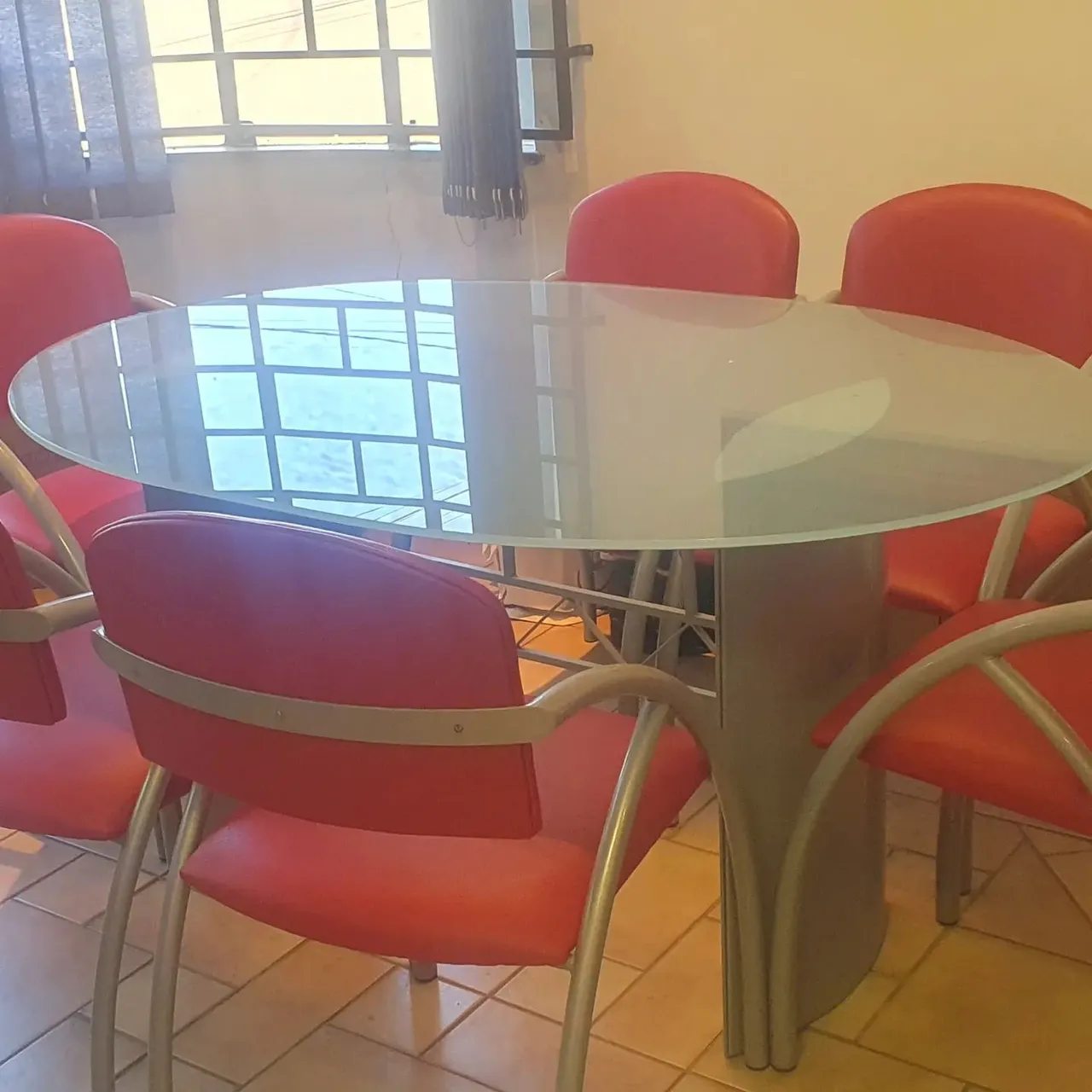 *MESA DE JANTAR MODERNA! Alumínio Cinza com Design Atemporal*