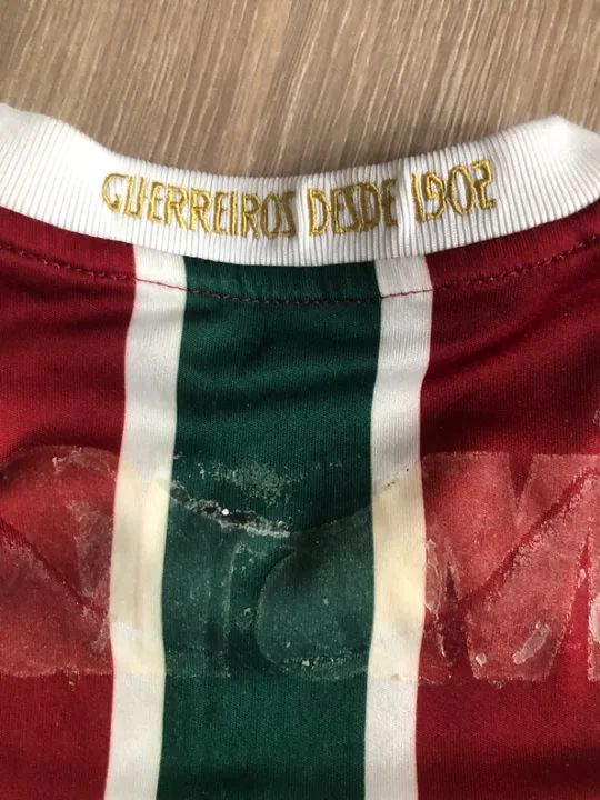 CAMISA FLUMINENSE COM COLA DO ADESIVO QUE DESCOLOU  TAMANHO P - Foto 6