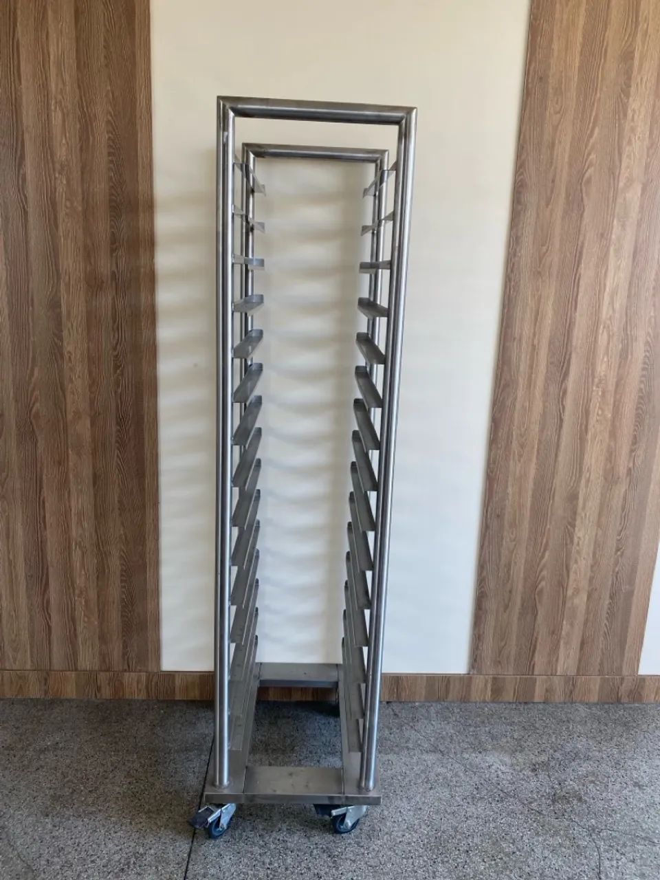 Carrinho de transporte para bandejas