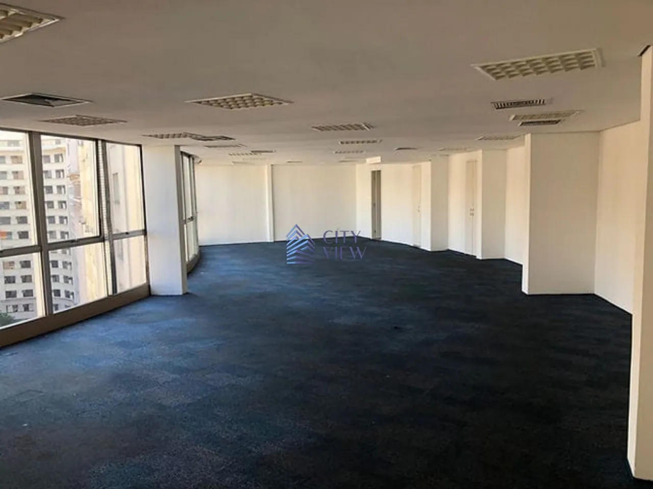 ALUGAMOS OU VENDEMOS SALAS COMERCIAIS COM 1.047M² NO CENTRO
