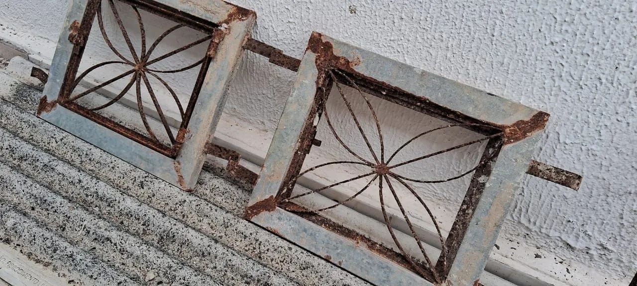 Janelas de ferro com design clássico