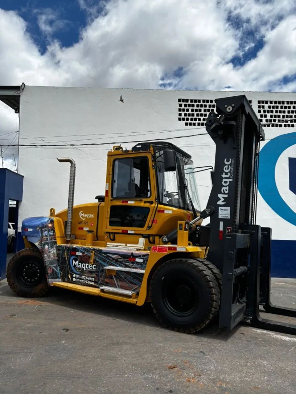 Locação de Empilhadeira 16 toneladas 