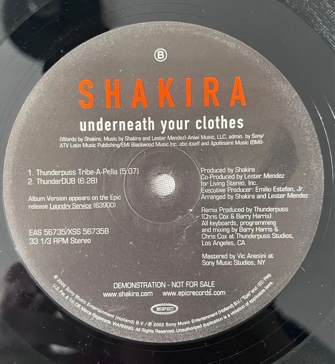 Shakira Vinil Single Underneath Your Clothes Capa Refeita - Foto 3