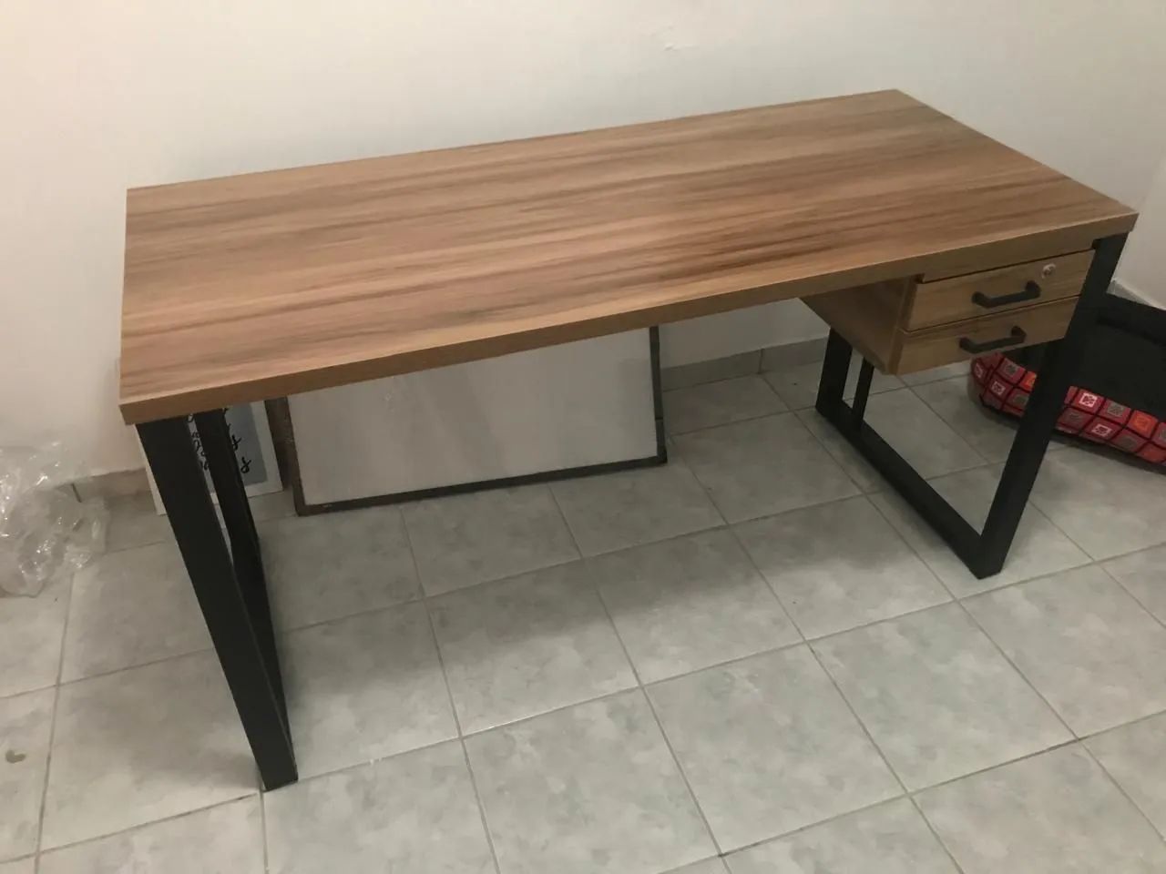 Mesa de Escritório com Gaveta industrial 