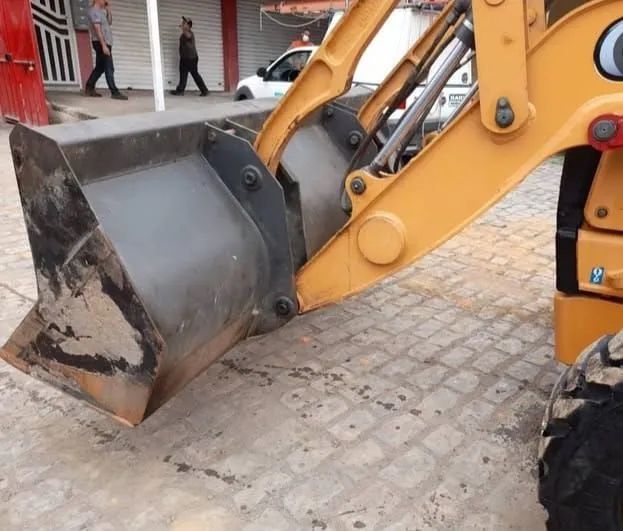 Retroescavadeira case 580n ano 2015 - Foto 4