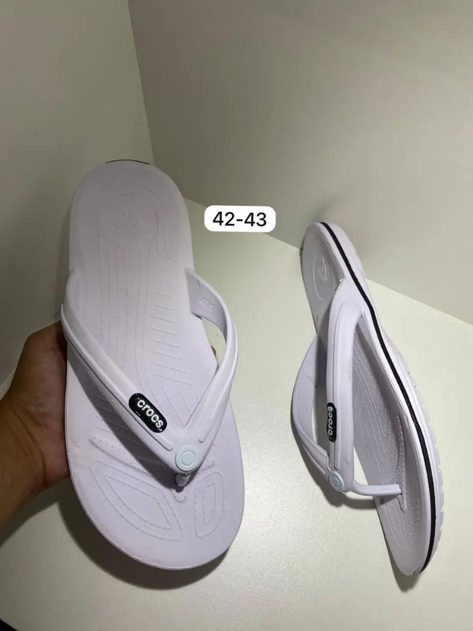 Chinelo Crocs Masculino - Preto - Foto 4