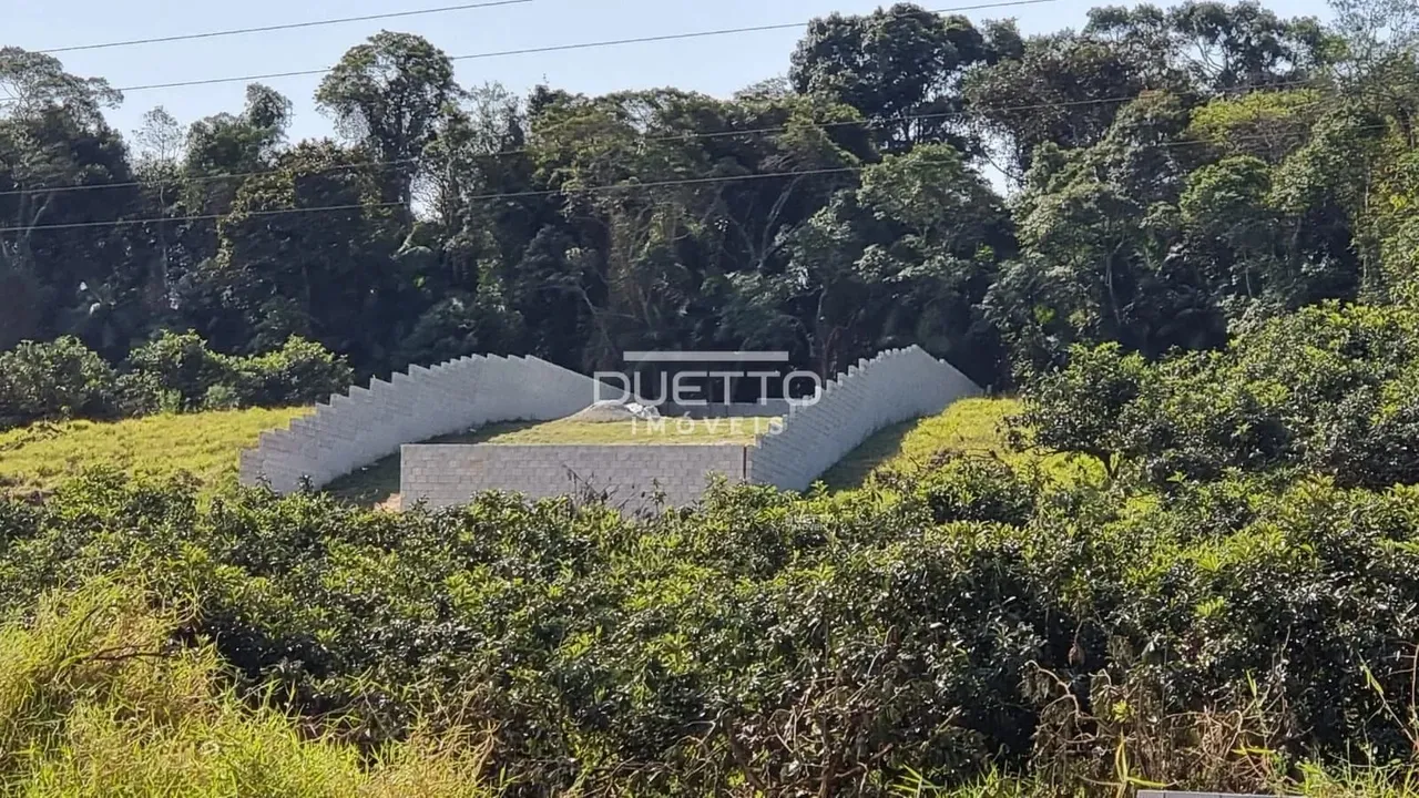 Terreno em condomínio de chácaras - Mogi das Cruzes.