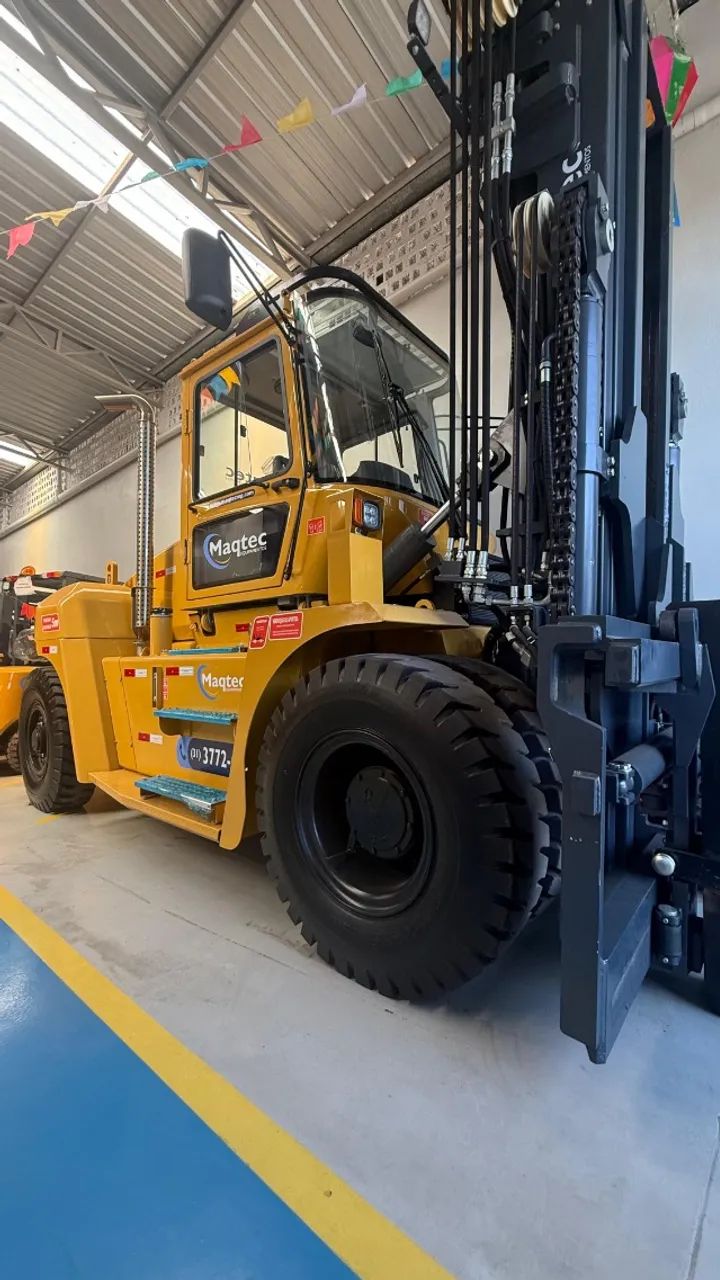 Locação de Empilhadeira 16 toneladas  - Foto 2