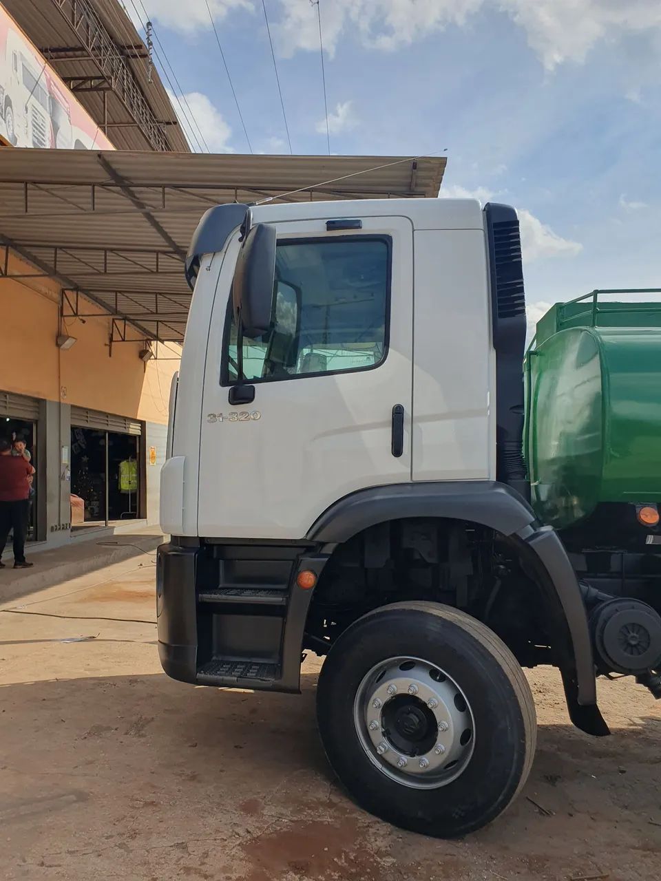 caminhão constelation 31320 pipa - Foto 7