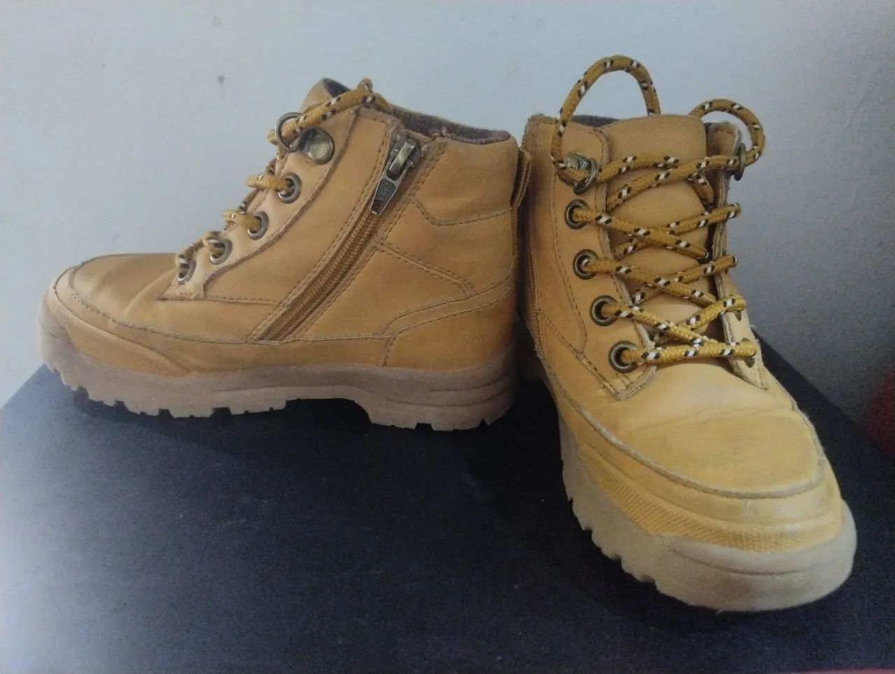 Botas Amarelas - Estilo e Conforto - Foto 3