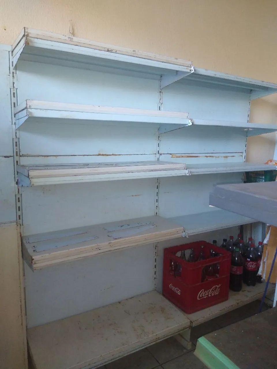 Gôndolas de parede usadas  - Foto 2