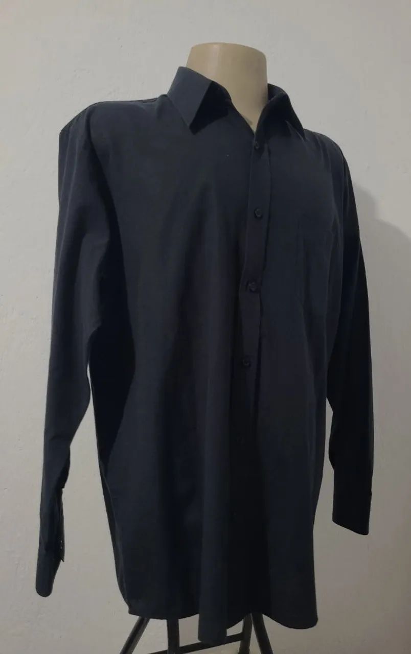 Camisa social Preta tamanho G, bonita, elegante, original, bem confortável, tecido macio.  - Foto 4