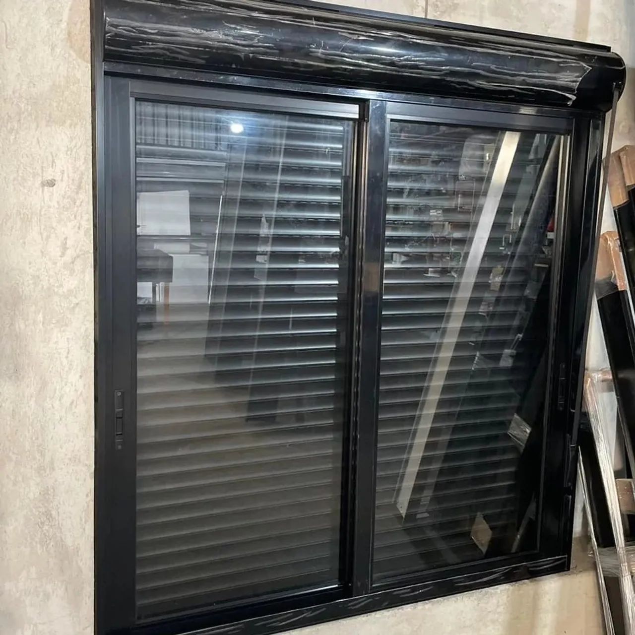 PROMOÇÃO Janela Esquadria 1x1 2 folhas com persiana integrada Manual, Linha Suprema  - Foto 5