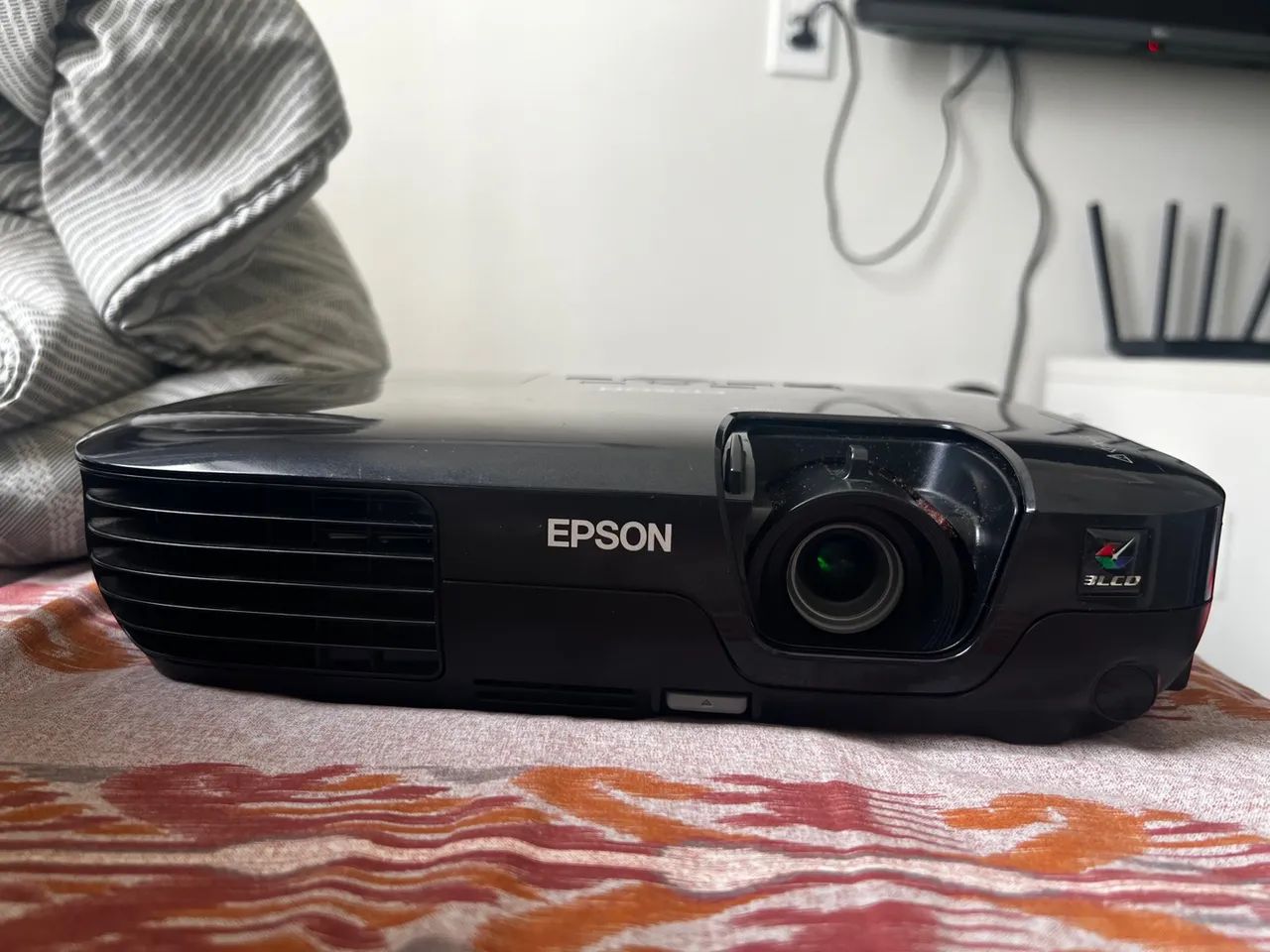Projetor Epson Powerlite S10+ H369A - Foto 2
