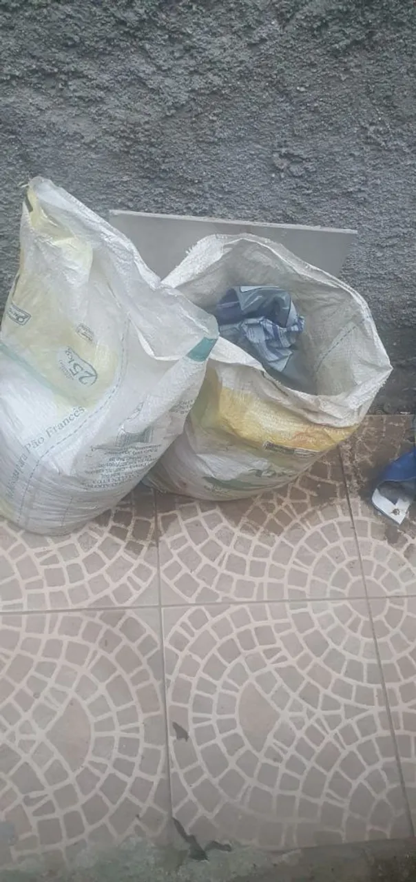 Saco de pedra mais ou menos 25 kg