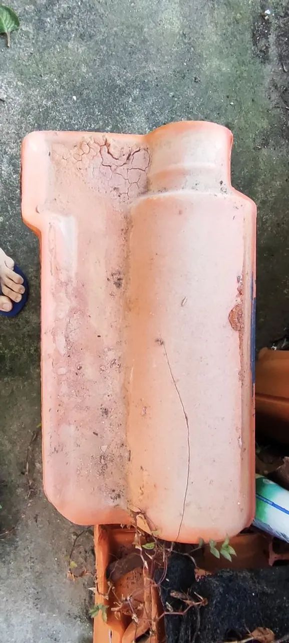 Telha cumeeira de cerâmica vermelha para construção