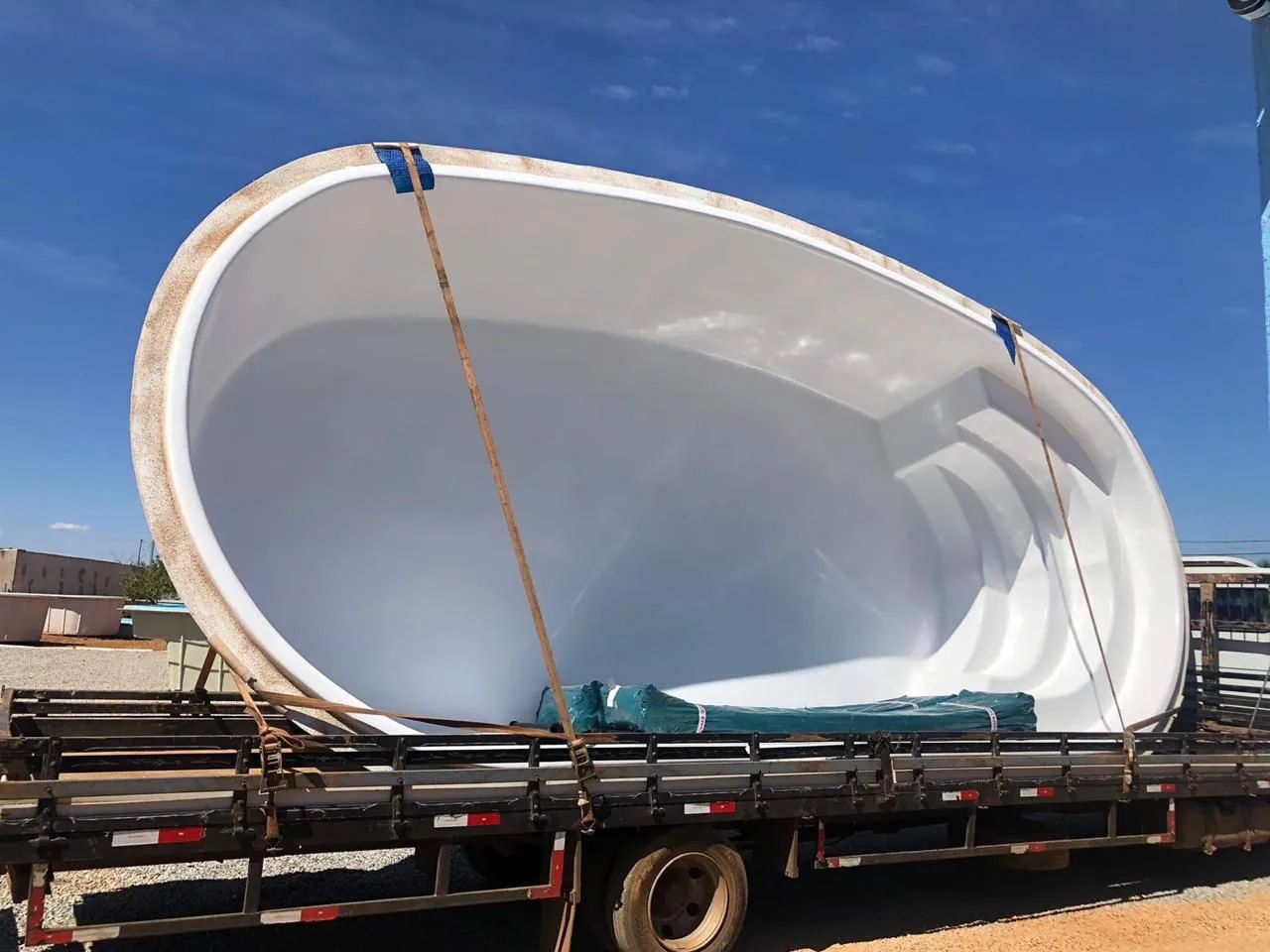 Piscina de Fibra Nova - Pronta para Instalação
