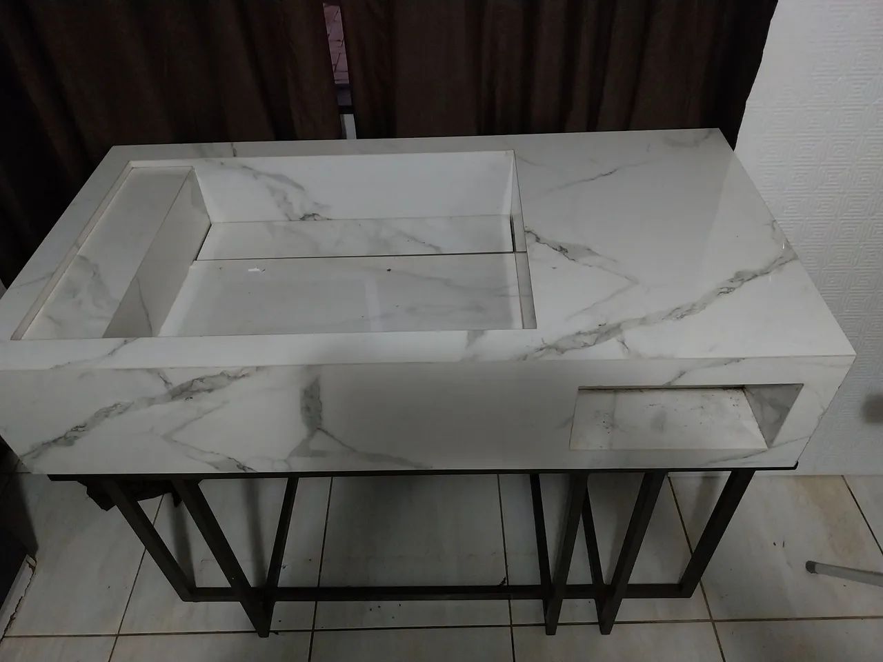 Bancada com cuba esculpida em porcelanato  - Foto 2