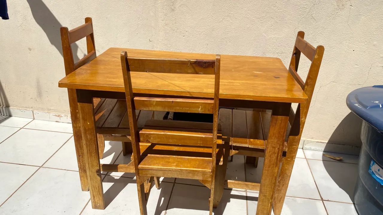 Table with 3 chairs?64209948015747121