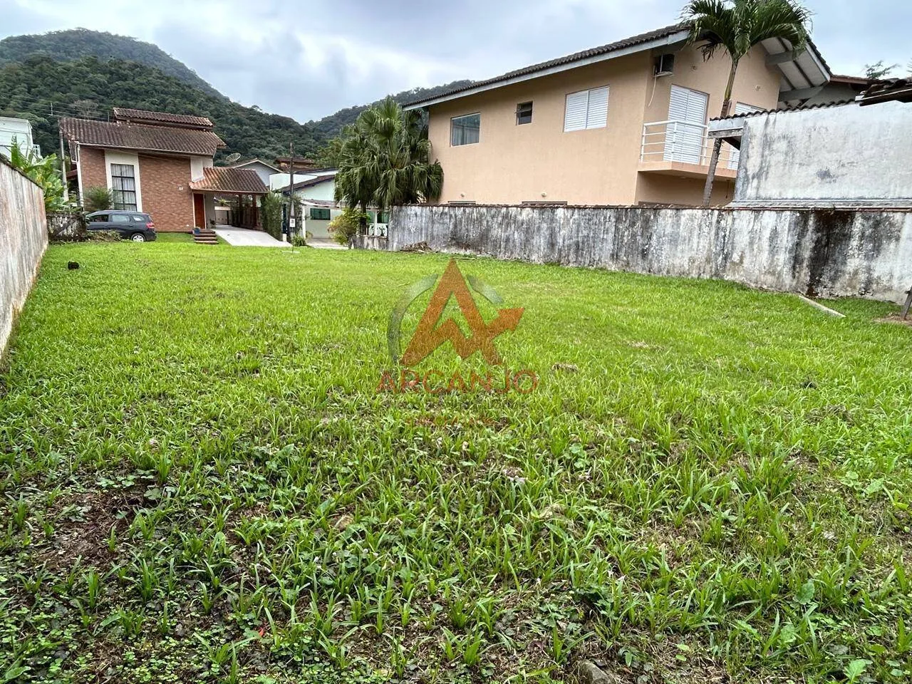 Terreno a Venda com 1.385 m2 em Condomínio Fechado Ubatuba -SP