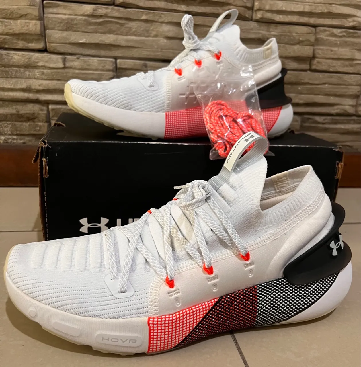 Tênis Under Armour HOVR Phantom - Branco