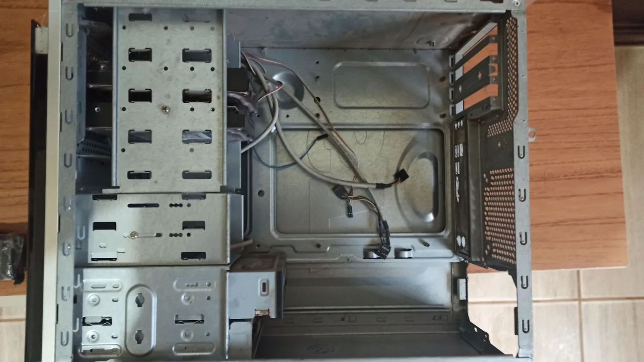 Vendo Gabinete(CPU) STI, conservado. - Foto 4