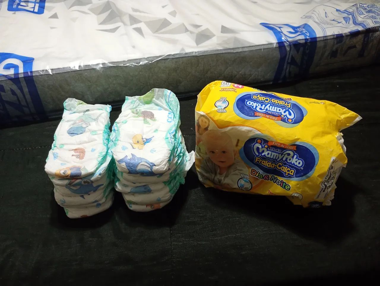 Vendo fraldas tamanho M/ pacote aberto - Foto 4