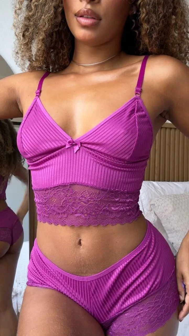 Conjunto de Lingerie Roxo com Renda