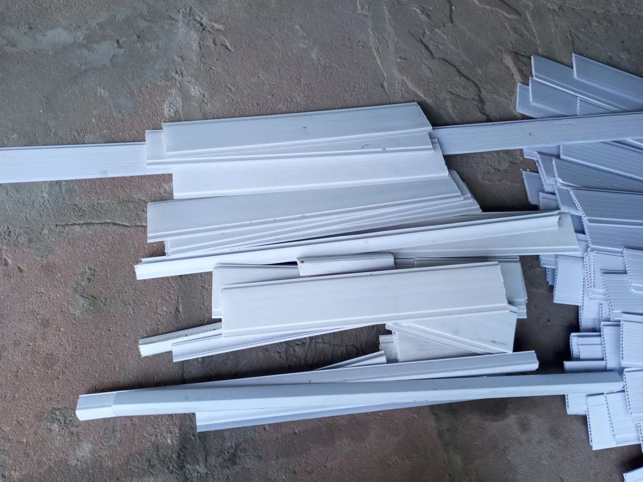 Vendo sobras de forro PVC branco espessura 7 - Foto 4