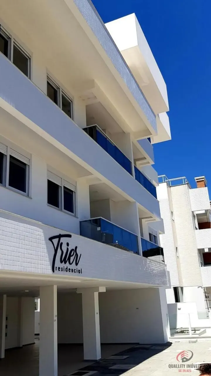Apartamento 03 Dormitórios, Sendo 01 Suíte, Semi Mobiliado à Venda na Praia dos Ingleses -