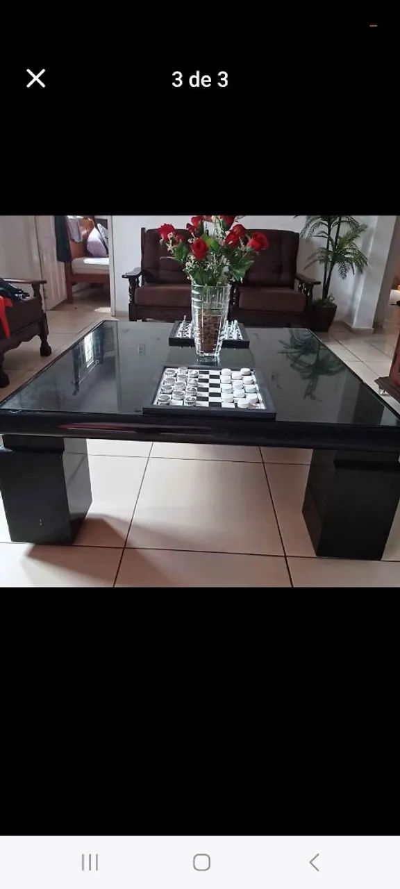 Mesa de centro em vidro e madeira preta